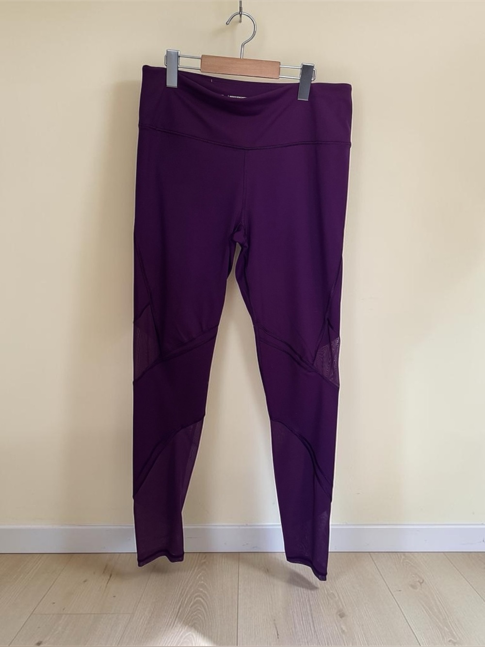 Victoria’s Secret Sport Knockout Purple Mesh Leggings L Long